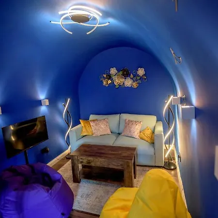 Quirky Vaulted Flat With Terrace Apartment Bath Exterior photo