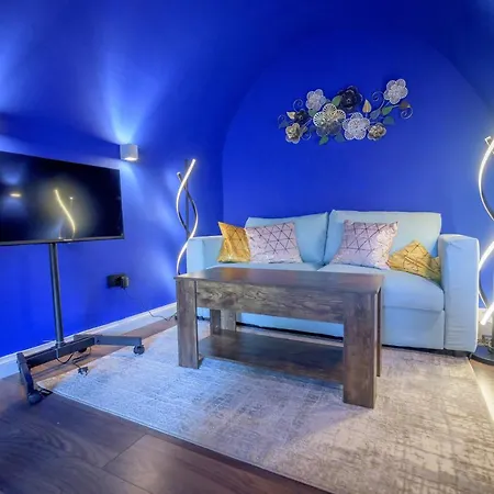 Quirky Vaulted Flat With Terrace Apartment Bath Exterior photo