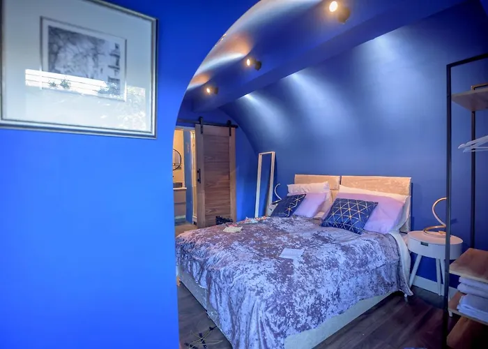 Quirky Vaulted Flat With Terrace
